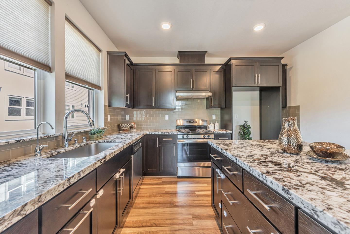 Detail Gallery Image 16 of 53 For 96 Zenith Cmn, Fremont,  CA 94539 - 4 Beds | 3/1 Baths