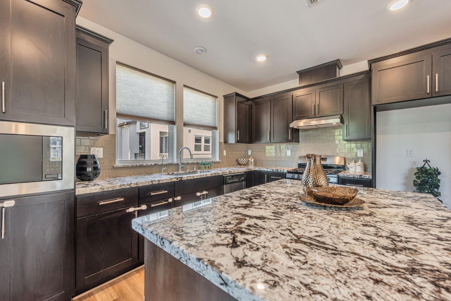 Detail Gallery Image 17 of 53 For 96 Zenith Cmn, Fremont,  CA 94539 - 4 Beds | 3/1 Baths