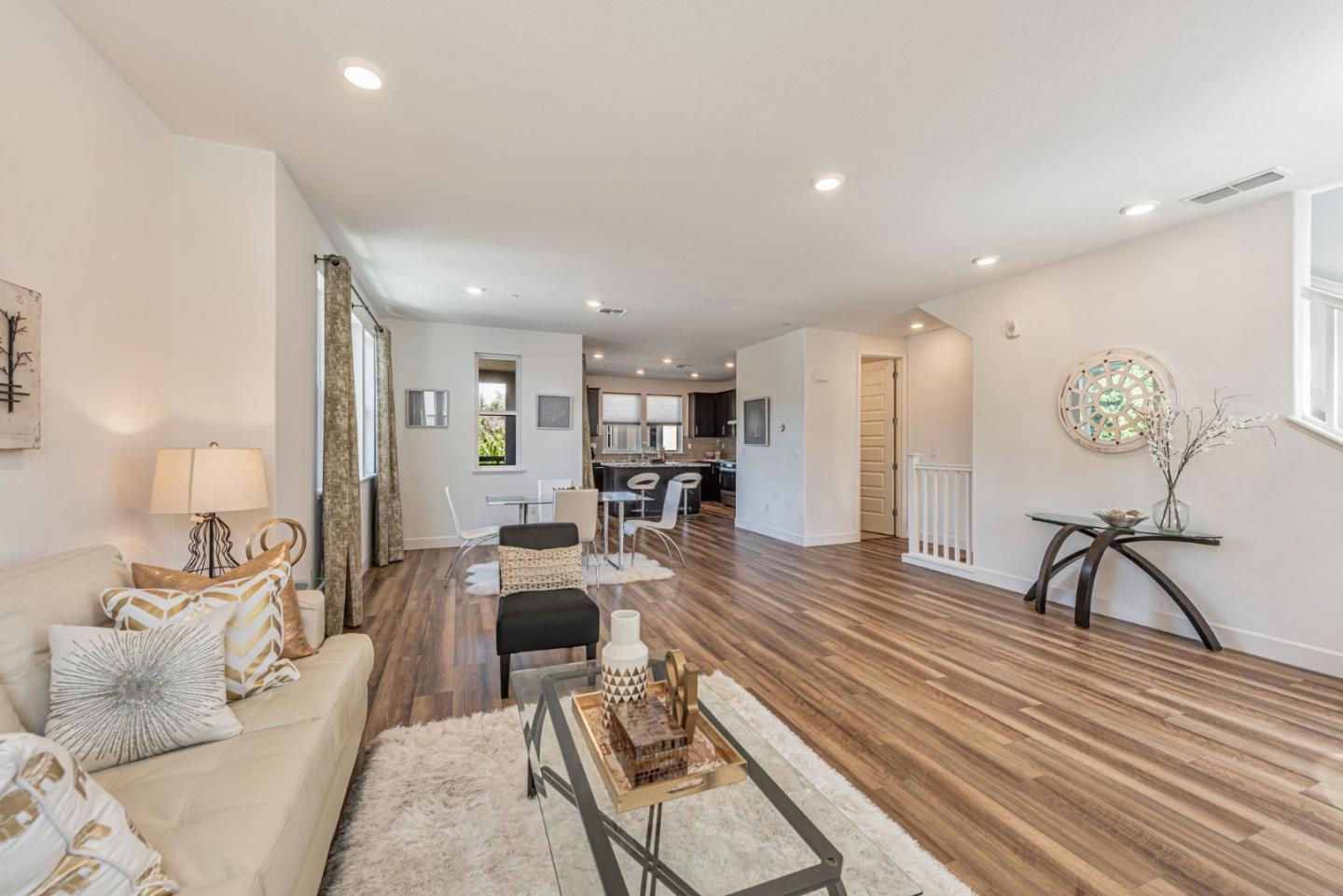 Detail Gallery Image 7 of 53 For 96 Zenith Cmn, Fremont,  CA 94539 - 4 Beds | 3/1 Baths