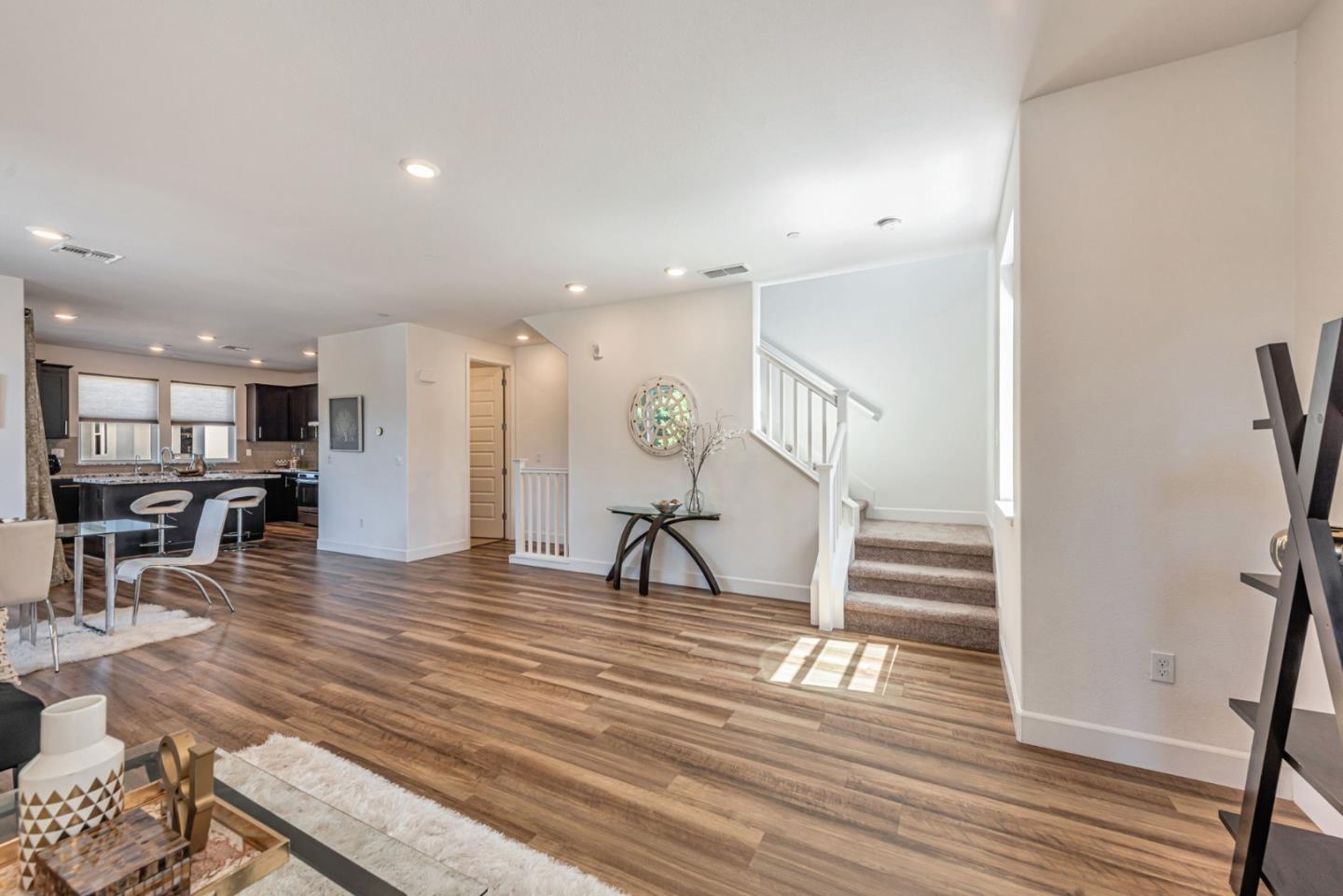 Detail Gallery Image 9 of 53 For 96 Zenith Cmn, Fremont,  CA 94539 - 4 Beds | 3/1 Baths