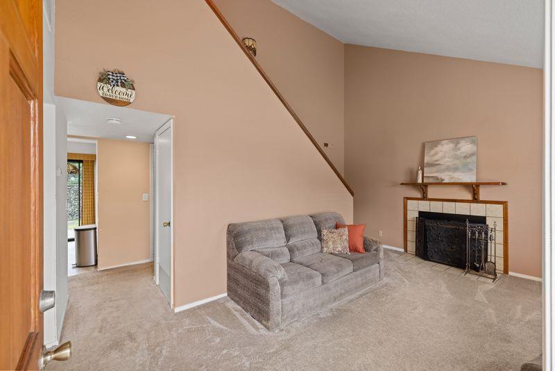 Detail Gallery Image 4 of 24 For 126 Cypress Lakes Ct, Marina,  CA 93933 - 3 Beds | 2 Baths