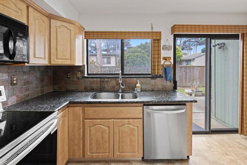 Detail Gallery Image 7 of 24 For 126 Cypress Lakes Ct, Marina,  CA 93933 - 3 Beds | 2 Baths