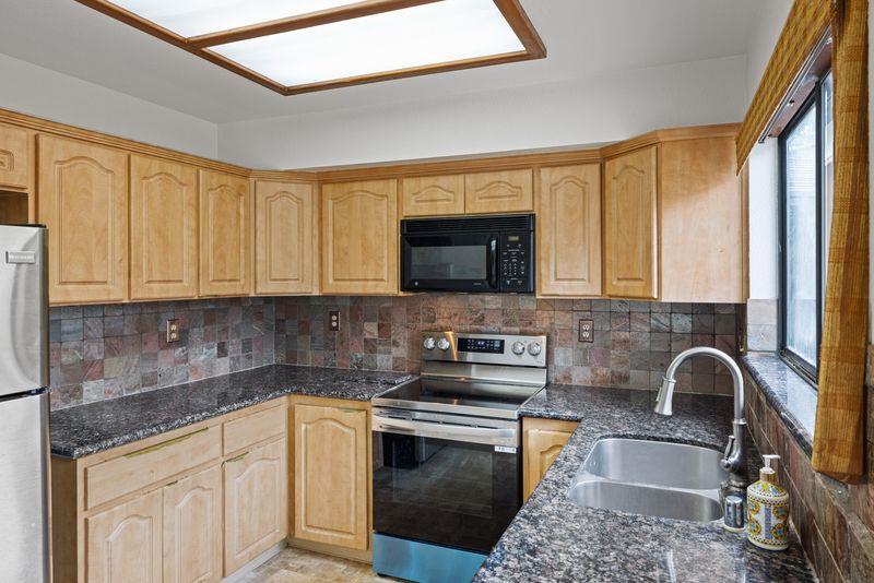 Detail Gallery Image 8 of 24 For 126 Cypress Lakes Ct, Marina,  CA 93933 - 3 Beds | 2 Baths