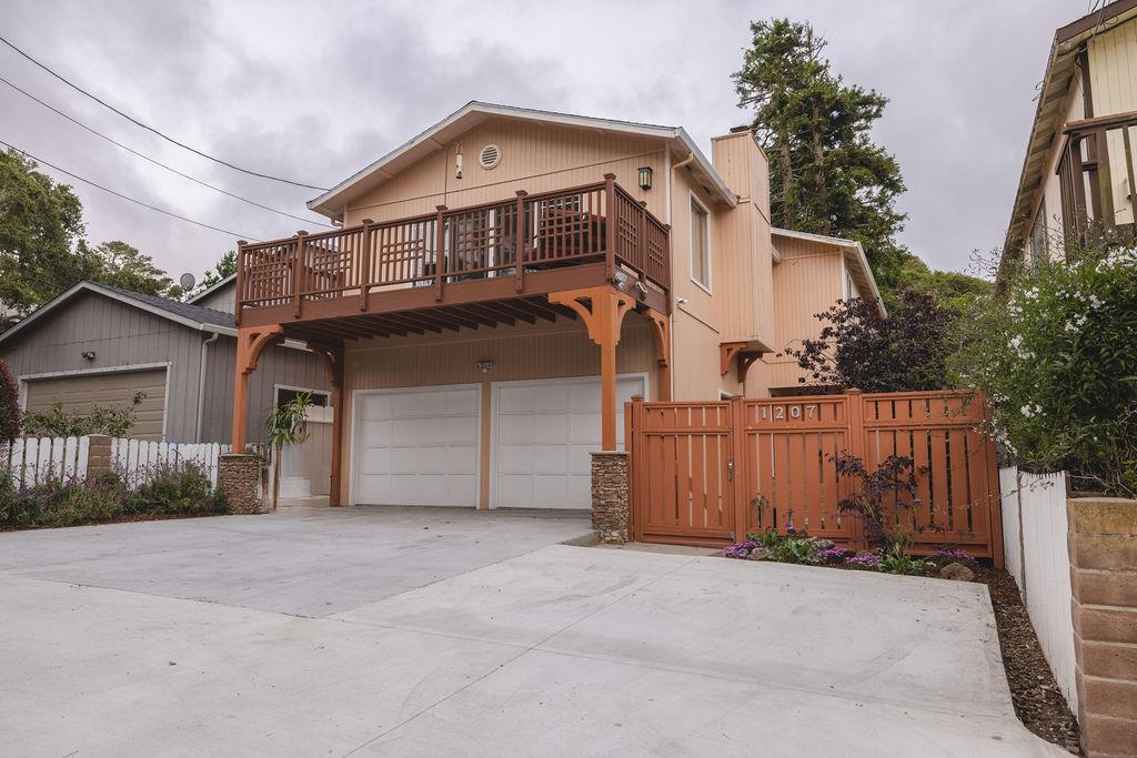 Detail Gallery Image 2 of 40 For 1207 David Ave, Pacific Grove,  CA 93950 - 4 Beds | 2/1 Baths