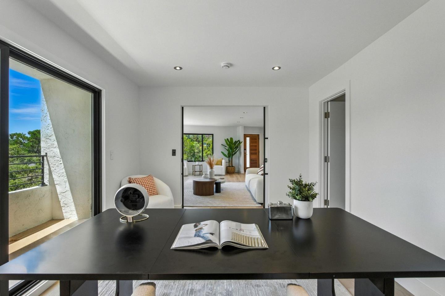 Detail Gallery Image 10 of 49 For 324 Clifton Ave, San Carlos,  CA 94070 - 5 Beds | 3/1 Baths
