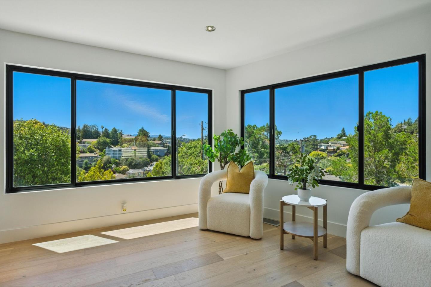 Detail Gallery Image 12 of 49 For 324 Clifton Ave, San Carlos,  CA 94070 - 5 Beds | 3/1 Baths