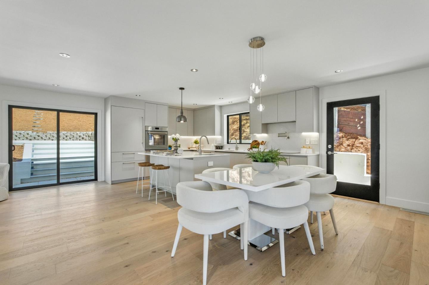 Detail Gallery Image 13 of 49 For 324 Clifton Ave, San Carlos,  CA 94070 - 5 Beds | 3/1 Baths