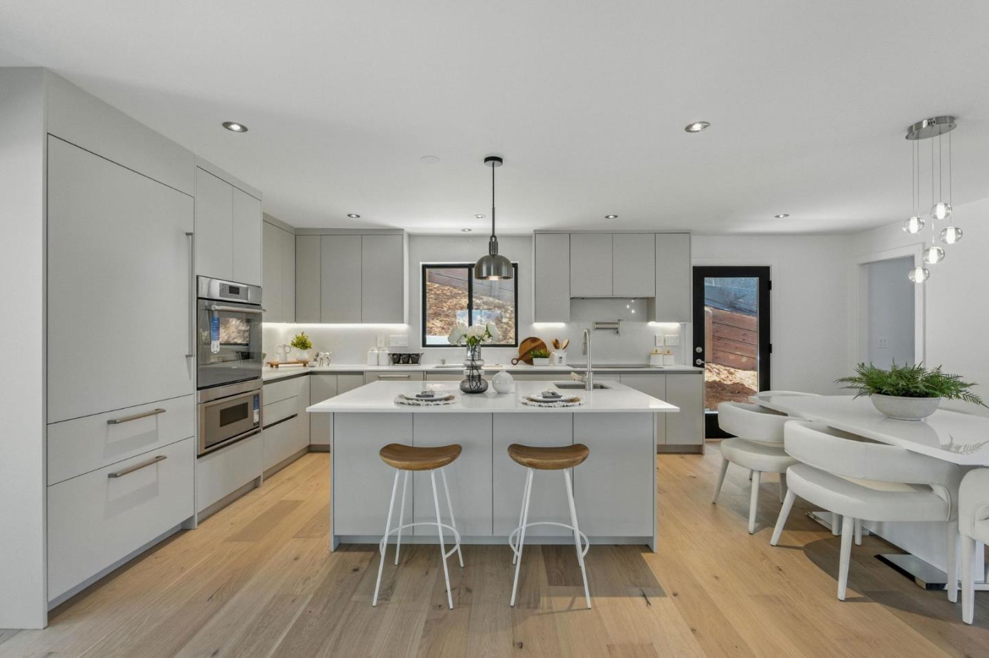 Detail Gallery Image 14 of 49 For 324 Clifton Ave, San Carlos,  CA 94070 - 5 Beds | 3/1 Baths