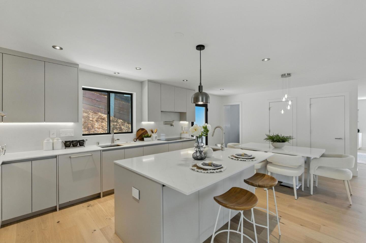 Detail Gallery Image 15 of 49 For 324 Clifton Ave, San Carlos,  CA 94070 - 5 Beds | 3/1 Baths