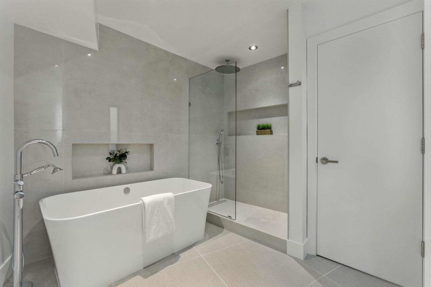 Detail Gallery Image 29 of 49 For 324 Clifton Ave, San Carlos,  CA 94070 - 5 Beds | 3/1 Baths
