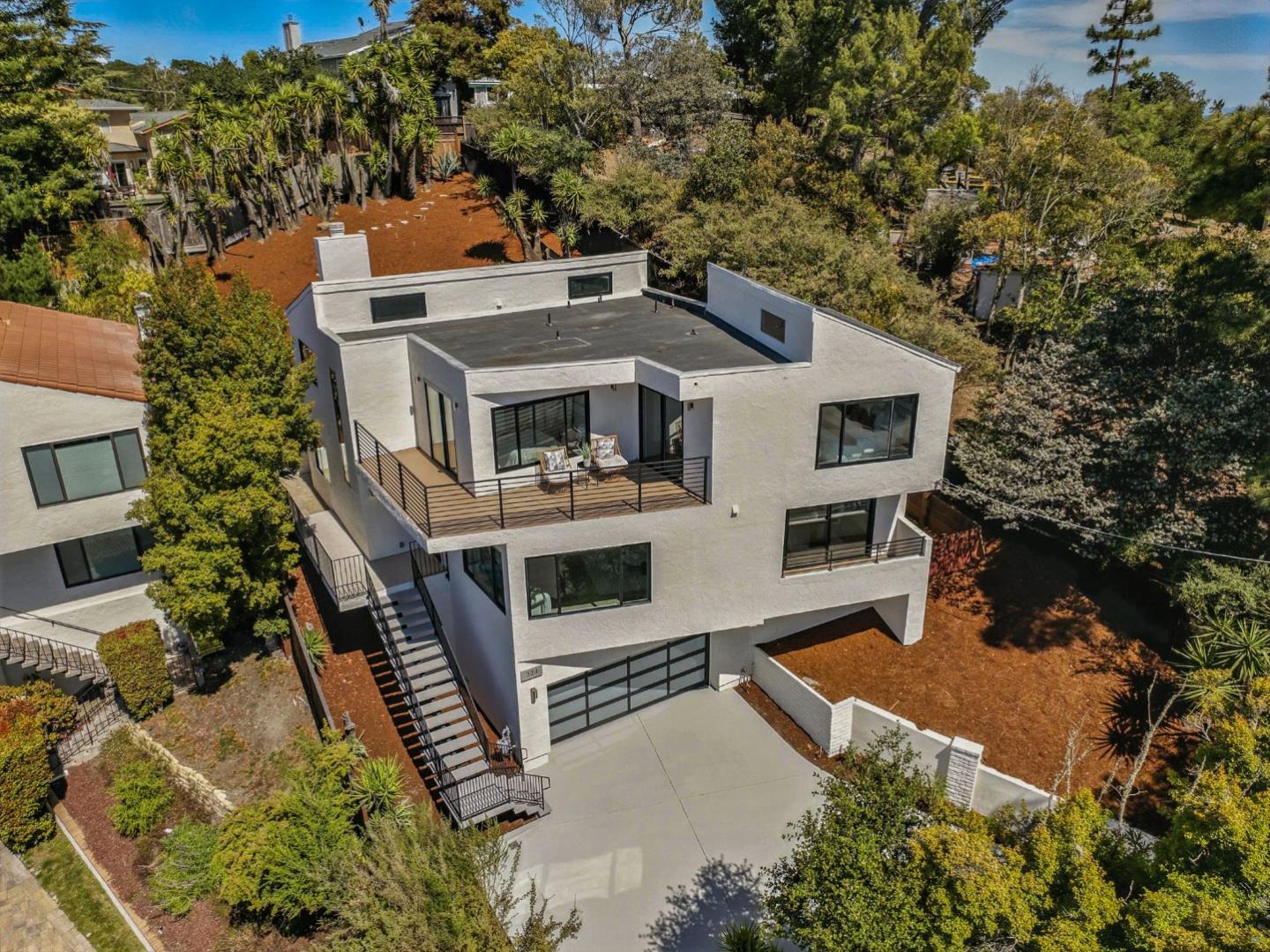 Detail Gallery Image 3 of 49 For 324 Clifton Ave, San Carlos,  CA 94070 - 5 Beds | 3/1 Baths