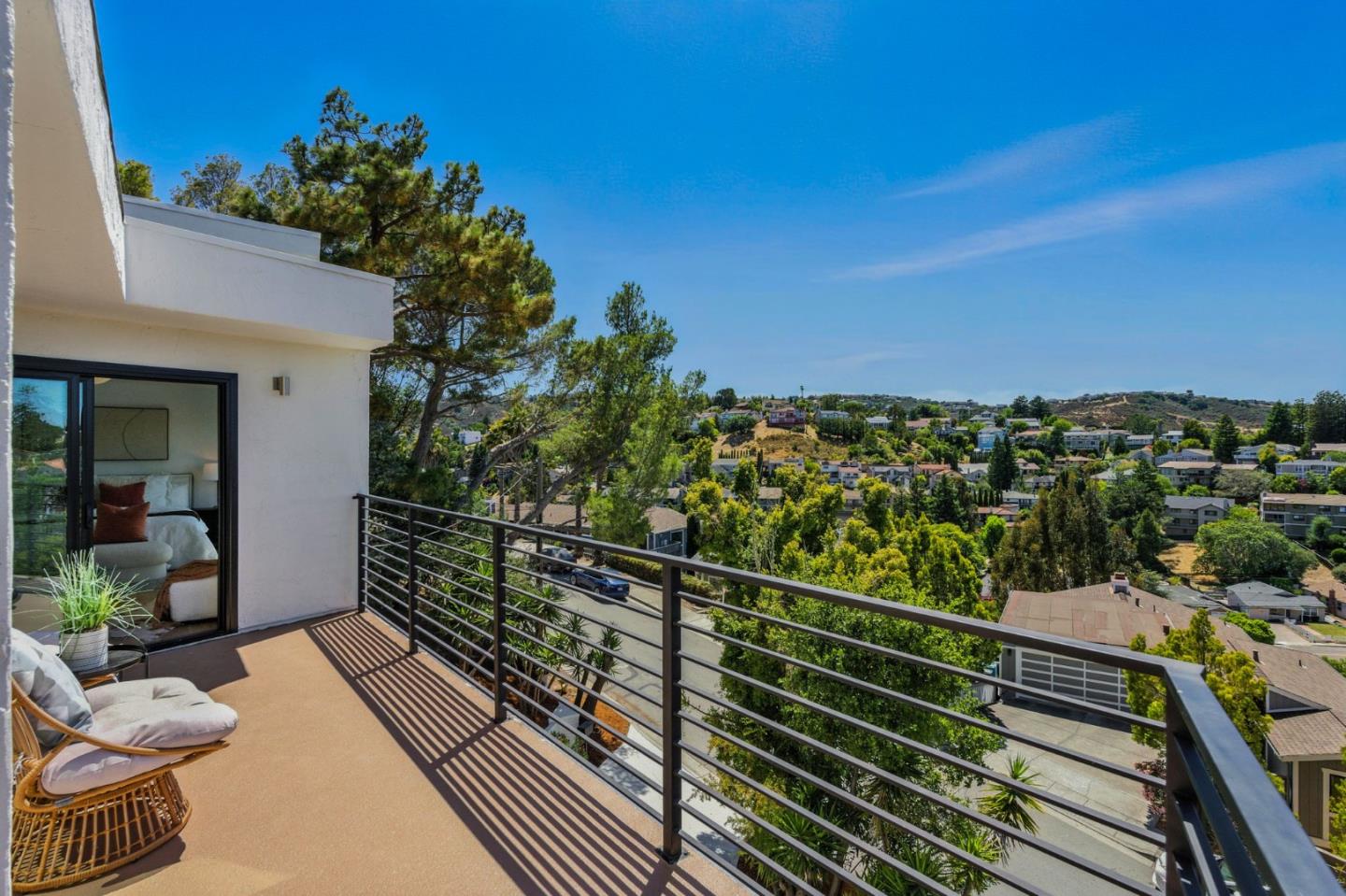 Detail Gallery Image 32 of 49 For 324 Clifton Ave, San Carlos,  CA 94070 - 5 Beds | 3/1 Baths