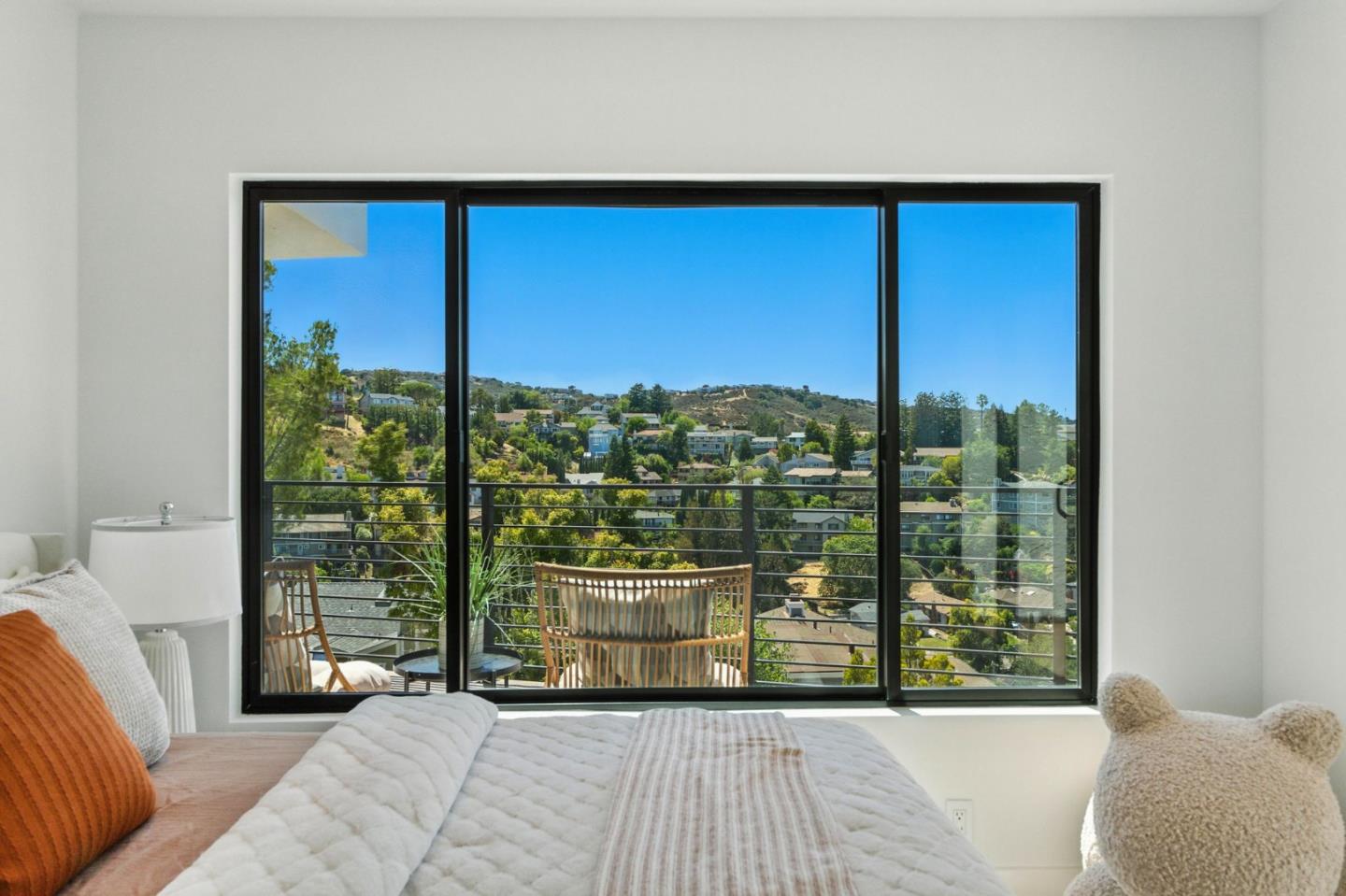 Detail Gallery Image 34 of 49 For 324 Clifton Ave, San Carlos,  CA 94070 - 5 Beds | 3/1 Baths