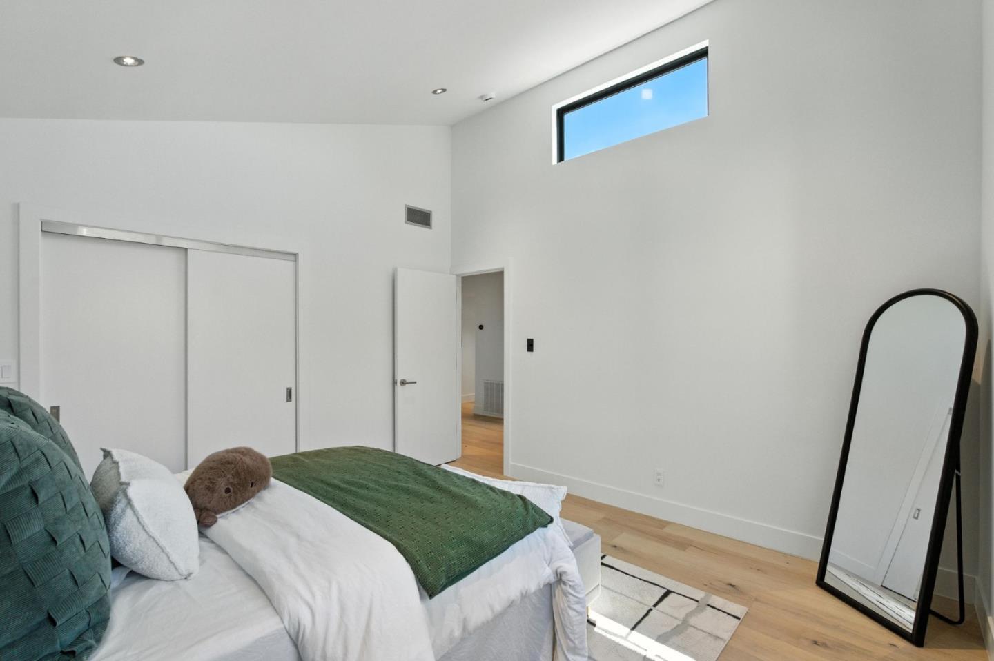 Detail Gallery Image 36 of 49 For 324 Clifton Ave, San Carlos,  CA 94070 - 5 Beds | 3/1 Baths