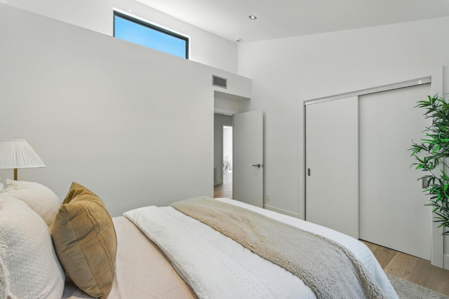 Detail Gallery Image 39 of 49 For 324 Clifton Ave, San Carlos,  CA 94070 - 5 Beds | 3/1 Baths