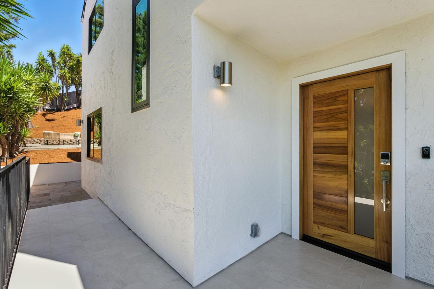 Detail Gallery Image 4 of 49 For 324 Clifton Ave, San Carlos,  CA 94070 - 5 Beds | 3/1 Baths