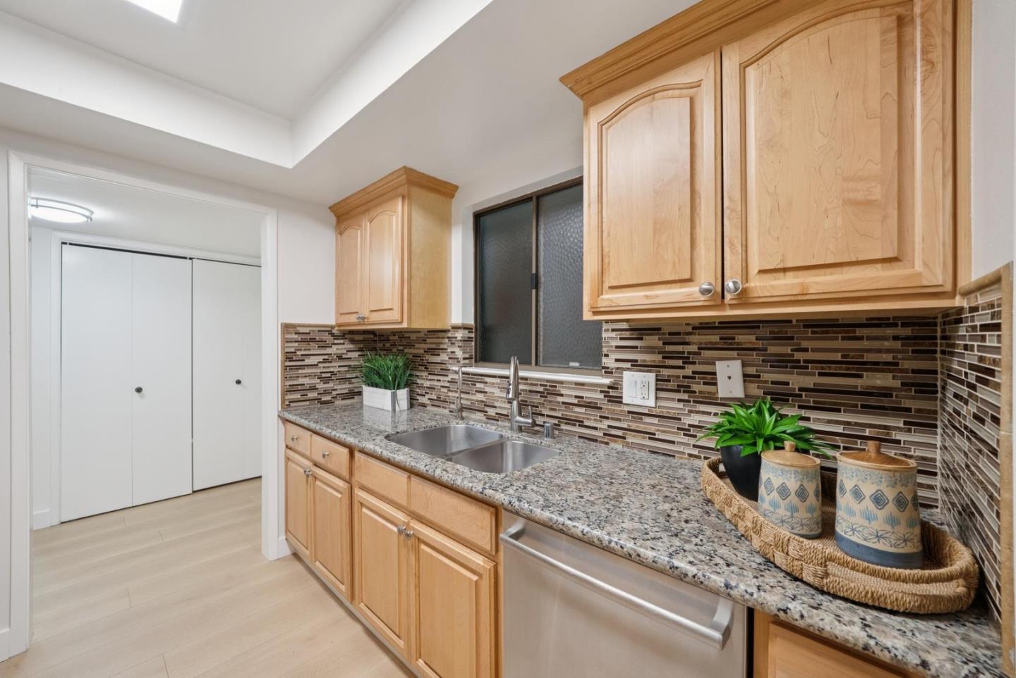Detail Gallery Image 10 of 39 For 14333 Saratoga Ave #11,  Saratoga,  CA 95070 - 2 Beds | 2 Baths