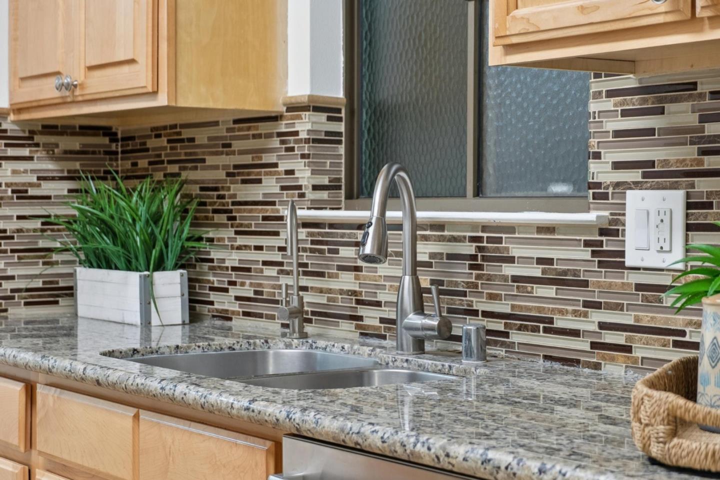 Detail Gallery Image 11 of 39 For 14333 Saratoga Ave #11,  Saratoga,  CA 95070 - 2 Beds | 2 Baths