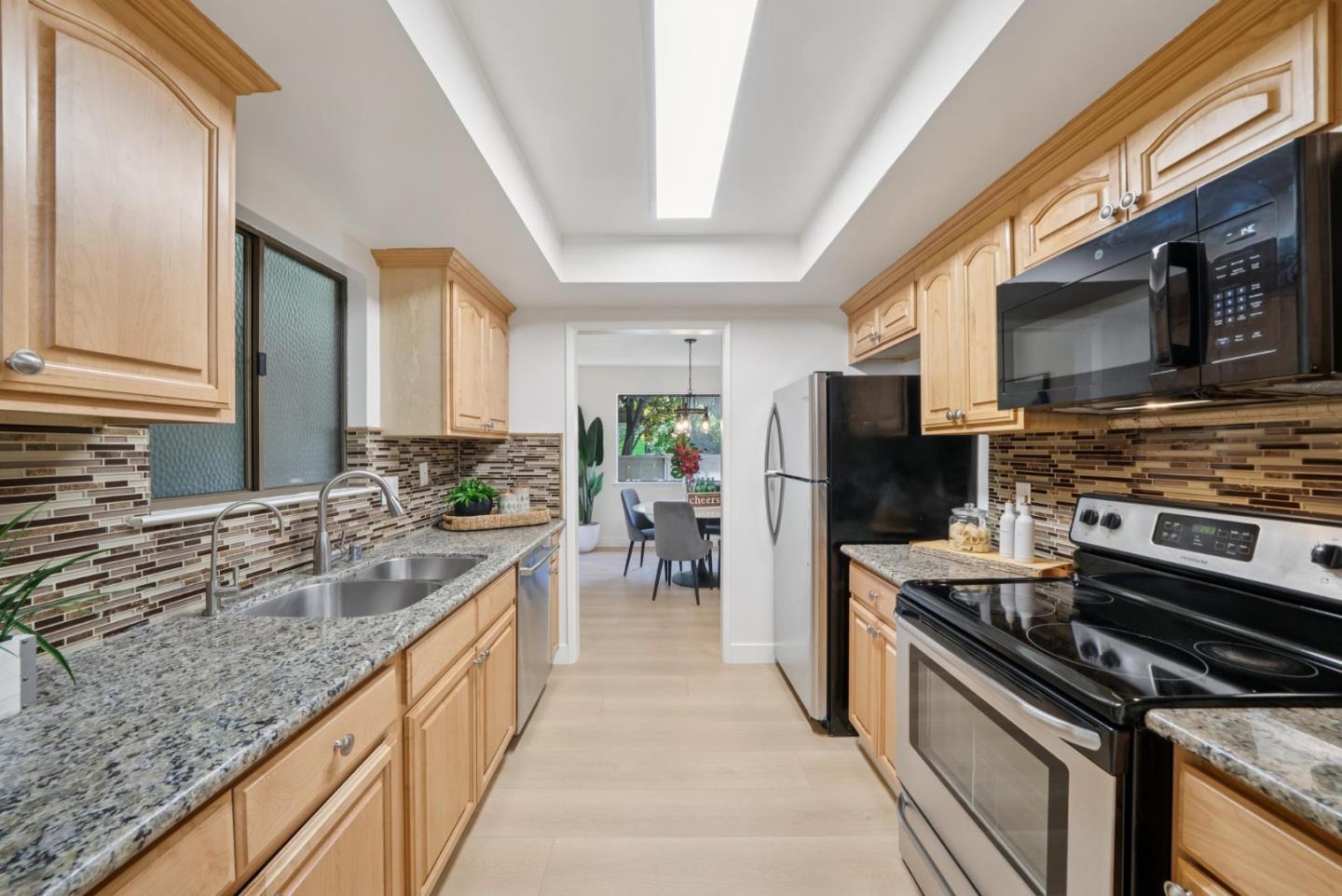 Detail Gallery Image 12 of 39 For 14333 Saratoga Ave #11,  Saratoga,  CA 95070 - 2 Beds | 2 Baths