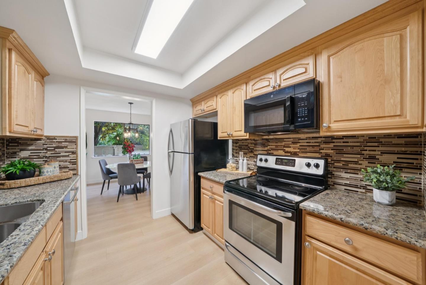 Detail Gallery Image 13 of 39 For 14333 Saratoga Ave #11,  Saratoga,  CA 95070 - 2 Beds | 2 Baths