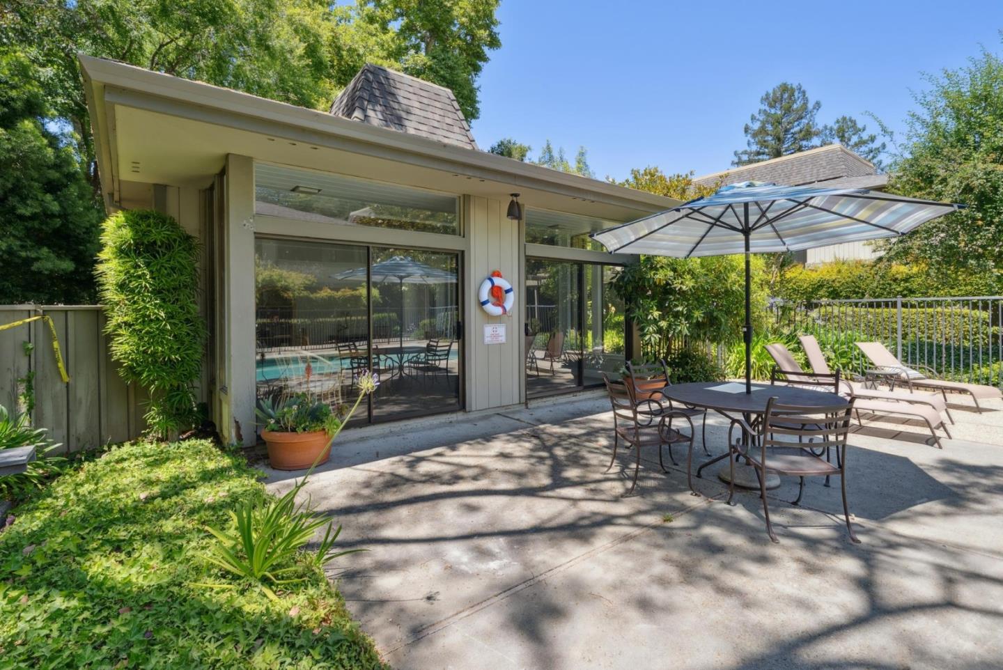Detail Gallery Image 34 of 39 For 14333 Saratoga Ave #11,  Saratoga,  CA 95070 - 2 Beds | 2 Baths