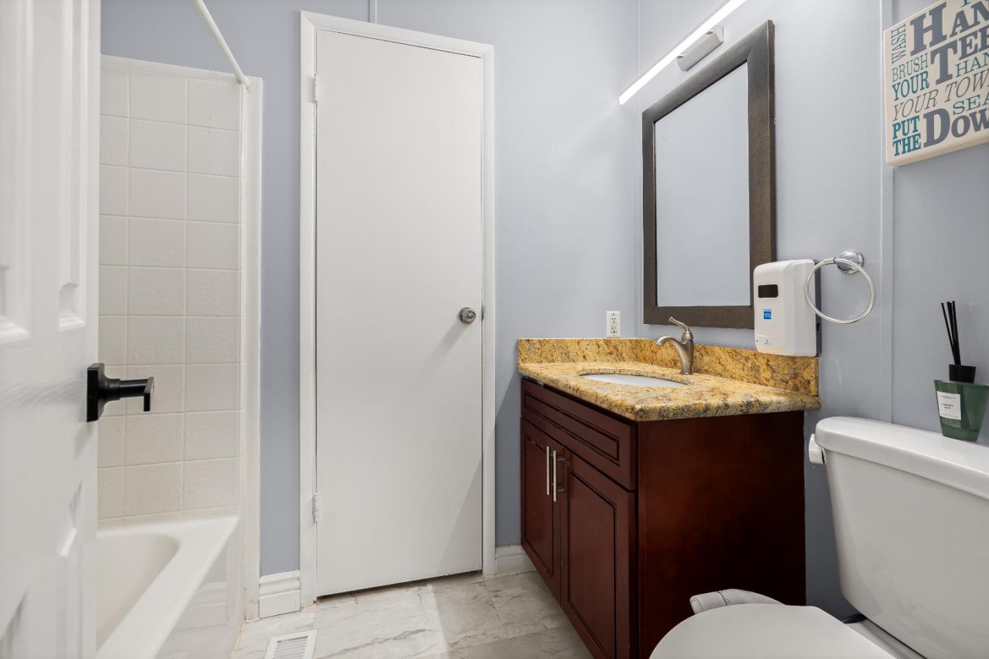 Detail Gallery Image 14 of 30 For 1220 Tasman Dr #124,  Sunnyvale,  CA 94089 - 3 Beds | 2 Baths
