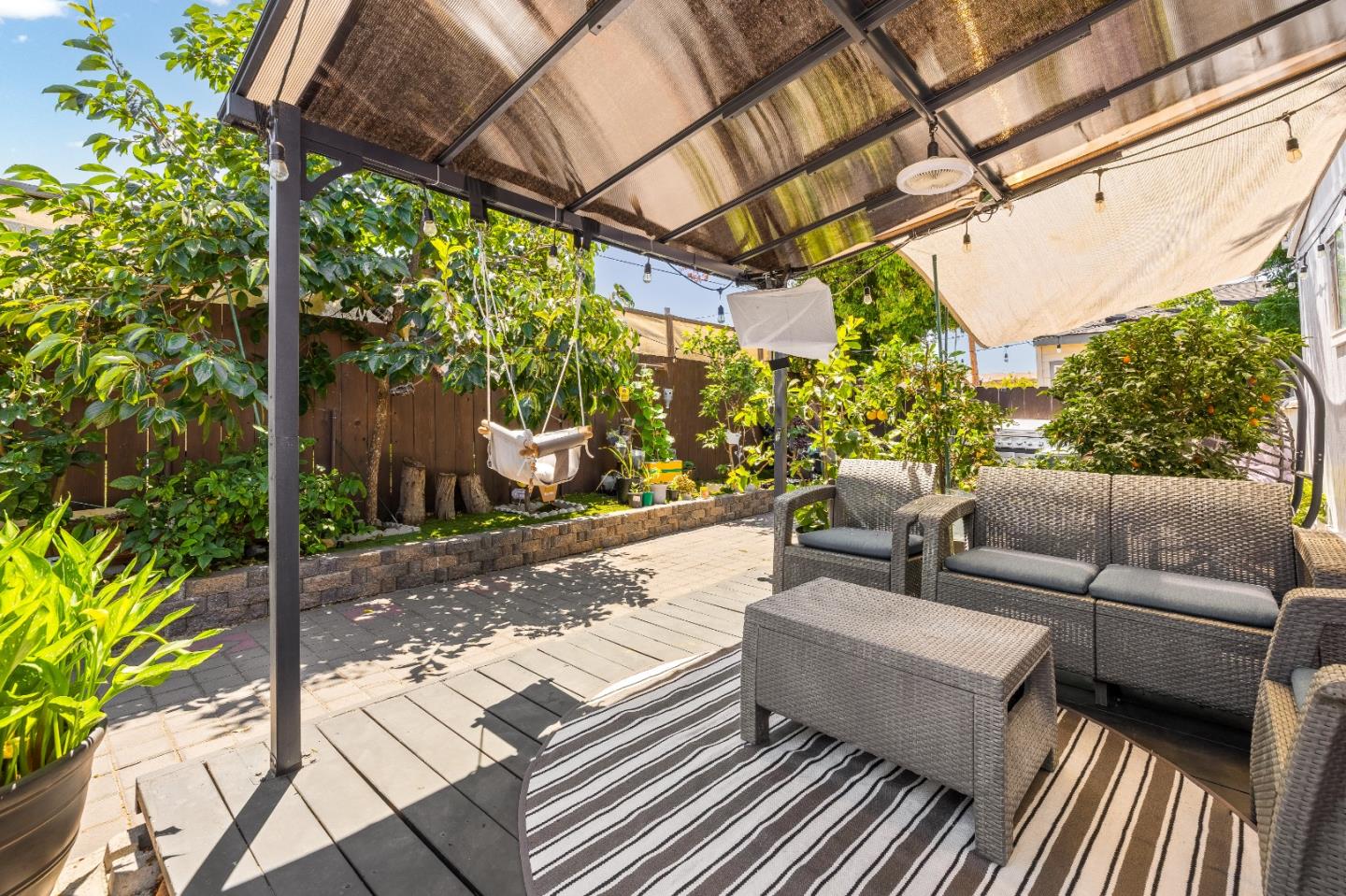 Detail Gallery Image 18 of 30 For 1220 Tasman Dr #124,  Sunnyvale,  CA 94089 - 3 Beds | 2 Baths