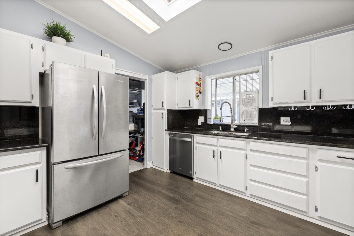 Detail Gallery Image 3 of 30 For 1220 Tasman Dr #124,  Sunnyvale,  CA 94089 - 3 Beds | 2 Baths