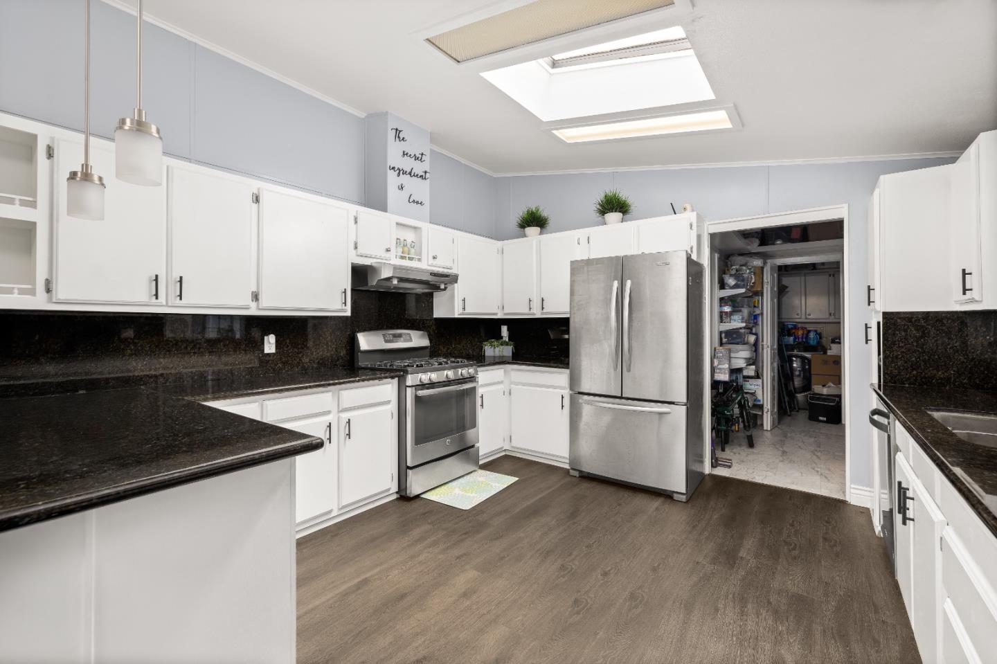 Detail Gallery Image 4 of 30 For 1220 Tasman Dr #124,  Sunnyvale,  CA 94089 - 3 Beds | 2 Baths