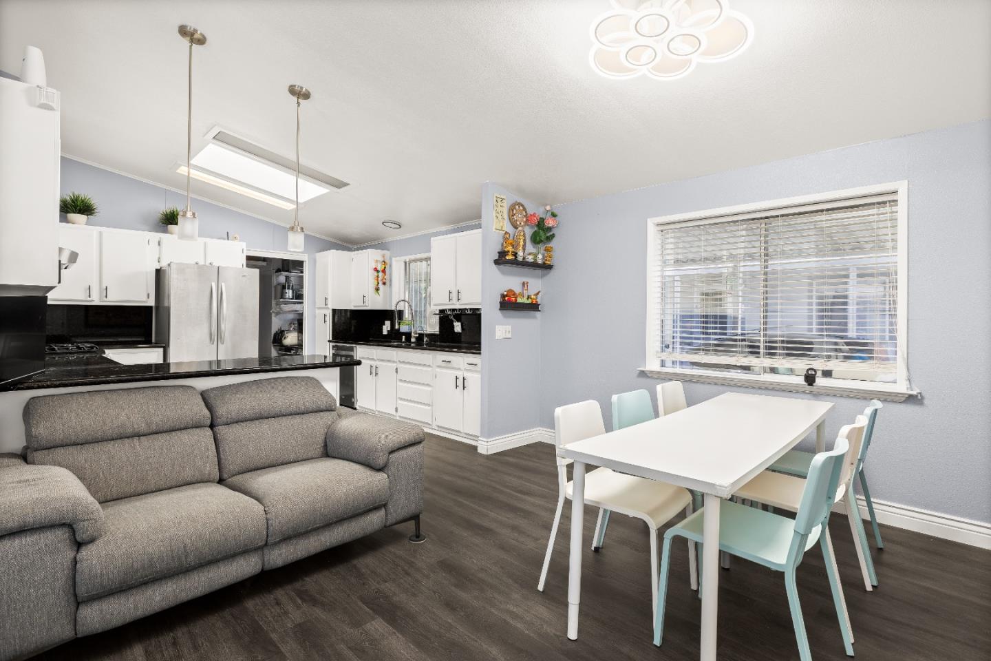Detail Gallery Image 6 of 30 For 1220 Tasman Dr #124,  Sunnyvale,  CA 94089 - 3 Beds | 2 Baths