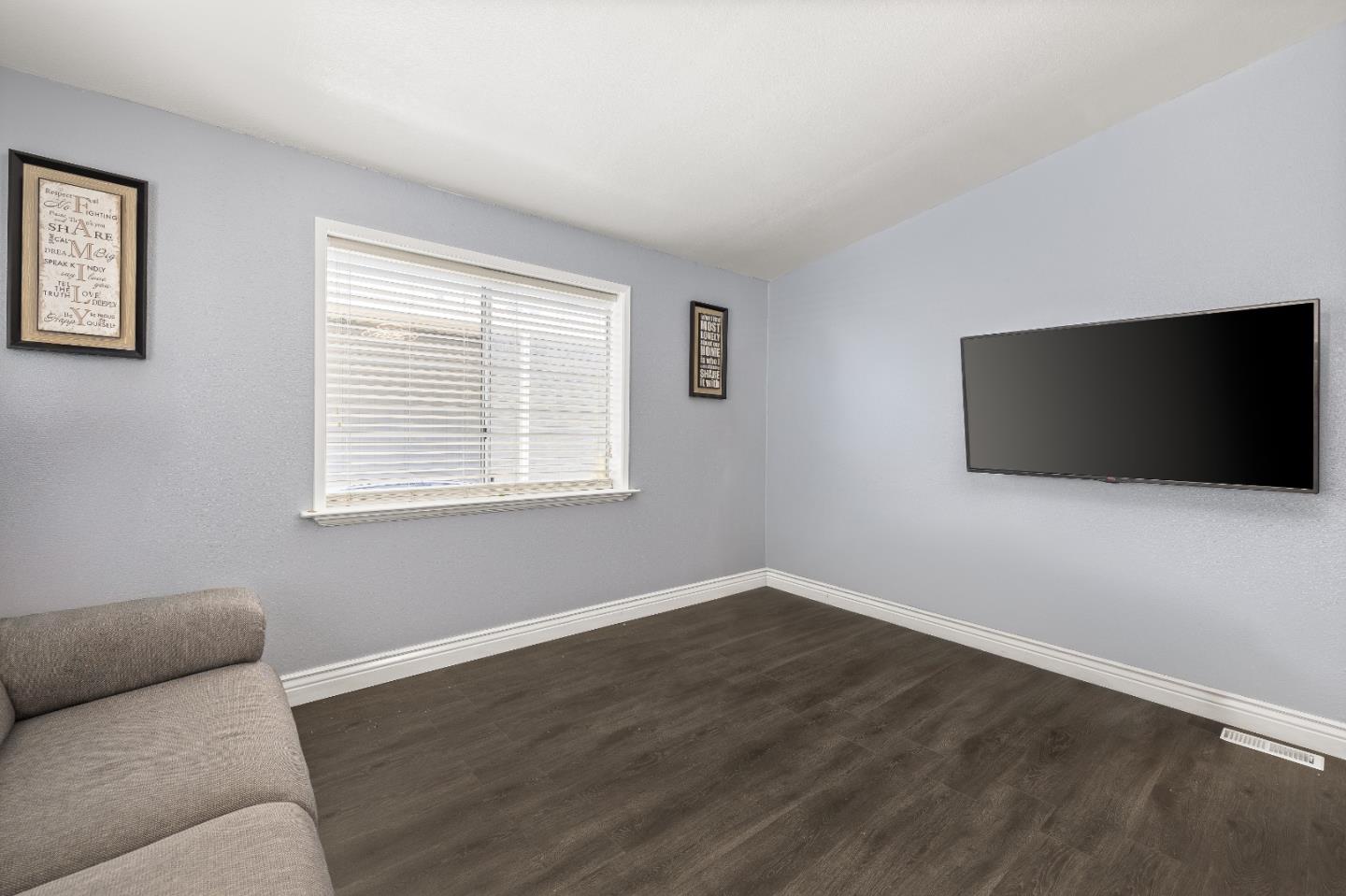 Detail Gallery Image 8 of 30 For 1220 Tasman Dr #124,  Sunnyvale,  CA 94089 - 3 Beds | 2 Baths