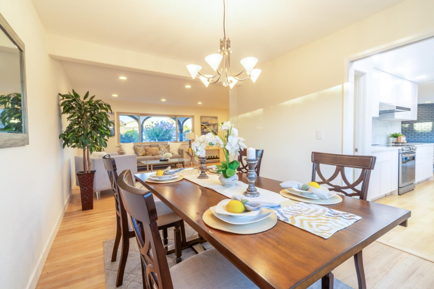 Detail Gallery Image 10 of 41 For 956 Redmond Ave, San Jose,  CA 95120 - 5 Beds | 2/1 Baths