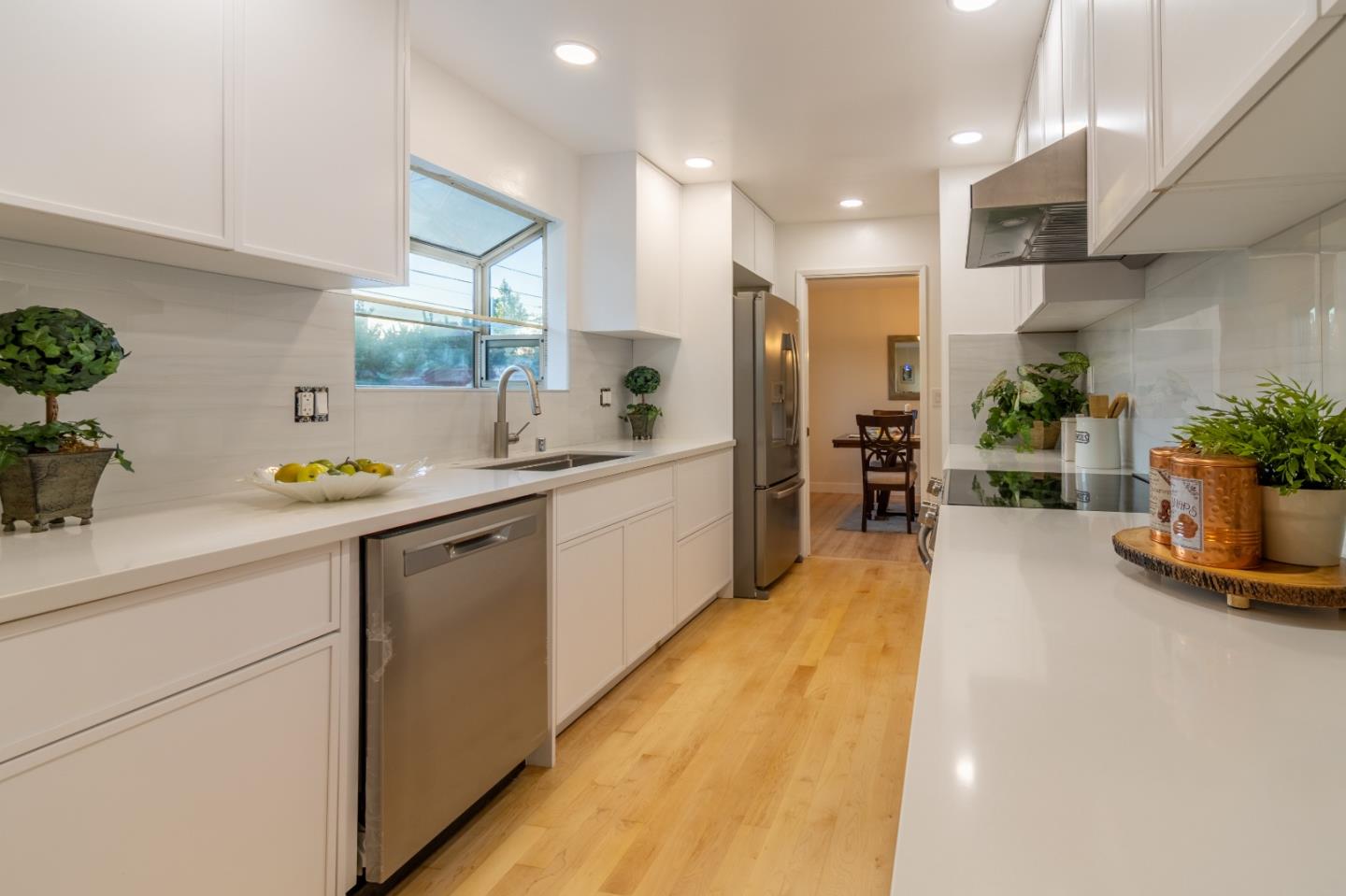 Detail Gallery Image 13 of 41 For 956 Redmond Ave, San Jose,  CA 95120 - 5 Beds | 2/1 Baths