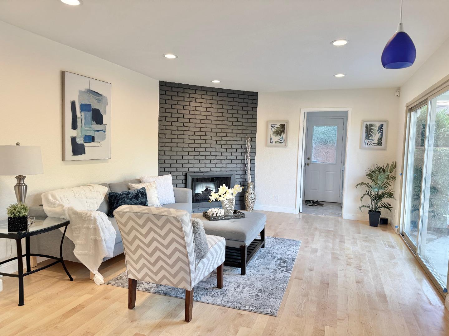 Detail Gallery Image 15 of 41 For 956 Redmond Ave, San Jose,  CA 95120 - 5 Beds | 2/1 Baths
