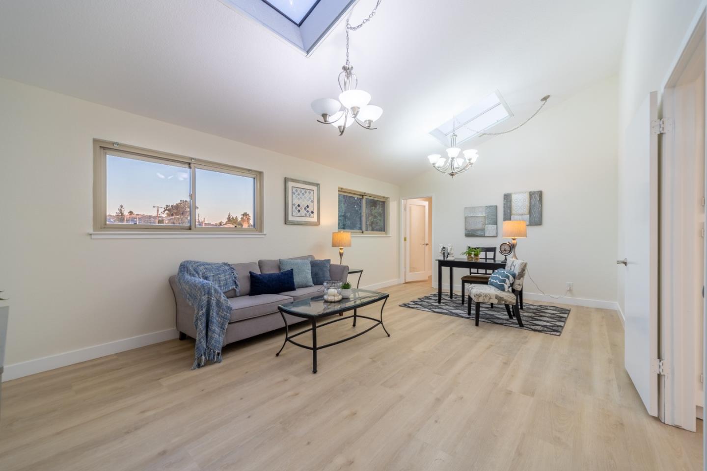 Detail Gallery Image 23 of 41 For 956 Redmond Ave, San Jose,  CA 95120 - 5 Beds | 2/1 Baths