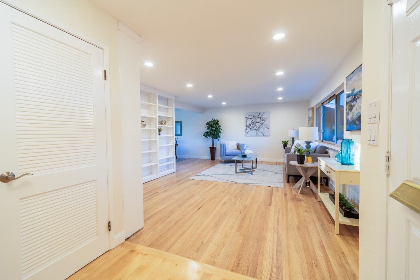 Detail Gallery Image 3 of 41 For 956 Redmond Ave, San Jose,  CA 95120 - 5 Beds | 2/1 Baths