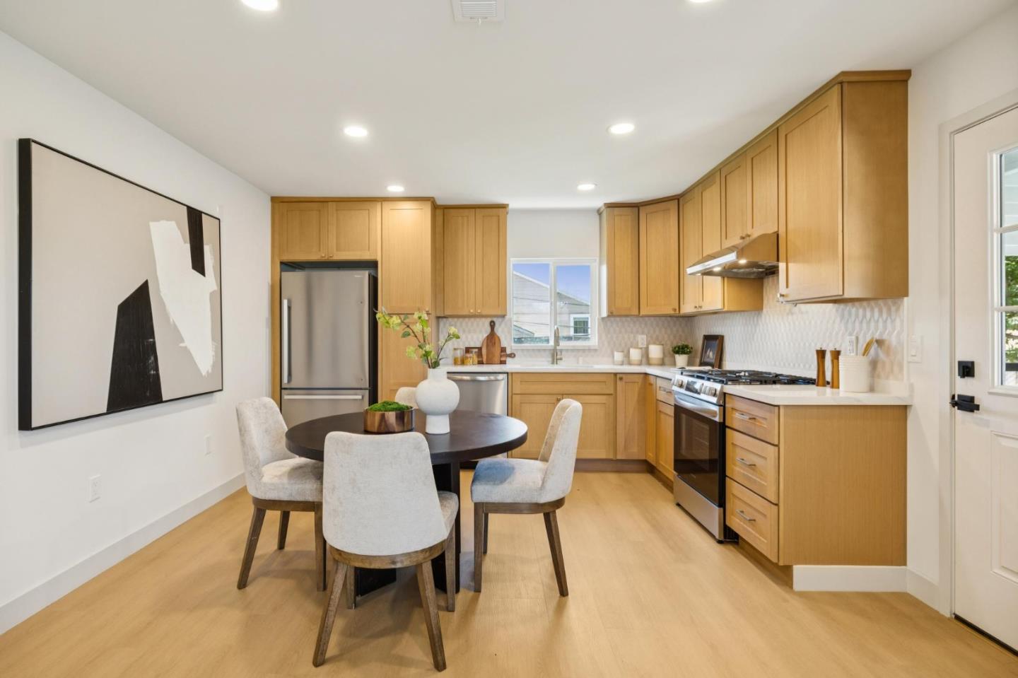 Detail Gallery Image 10 of 32 For 5 Olive Ct, San Mateo,  CA 94401 - 3 Beds | 2 Baths