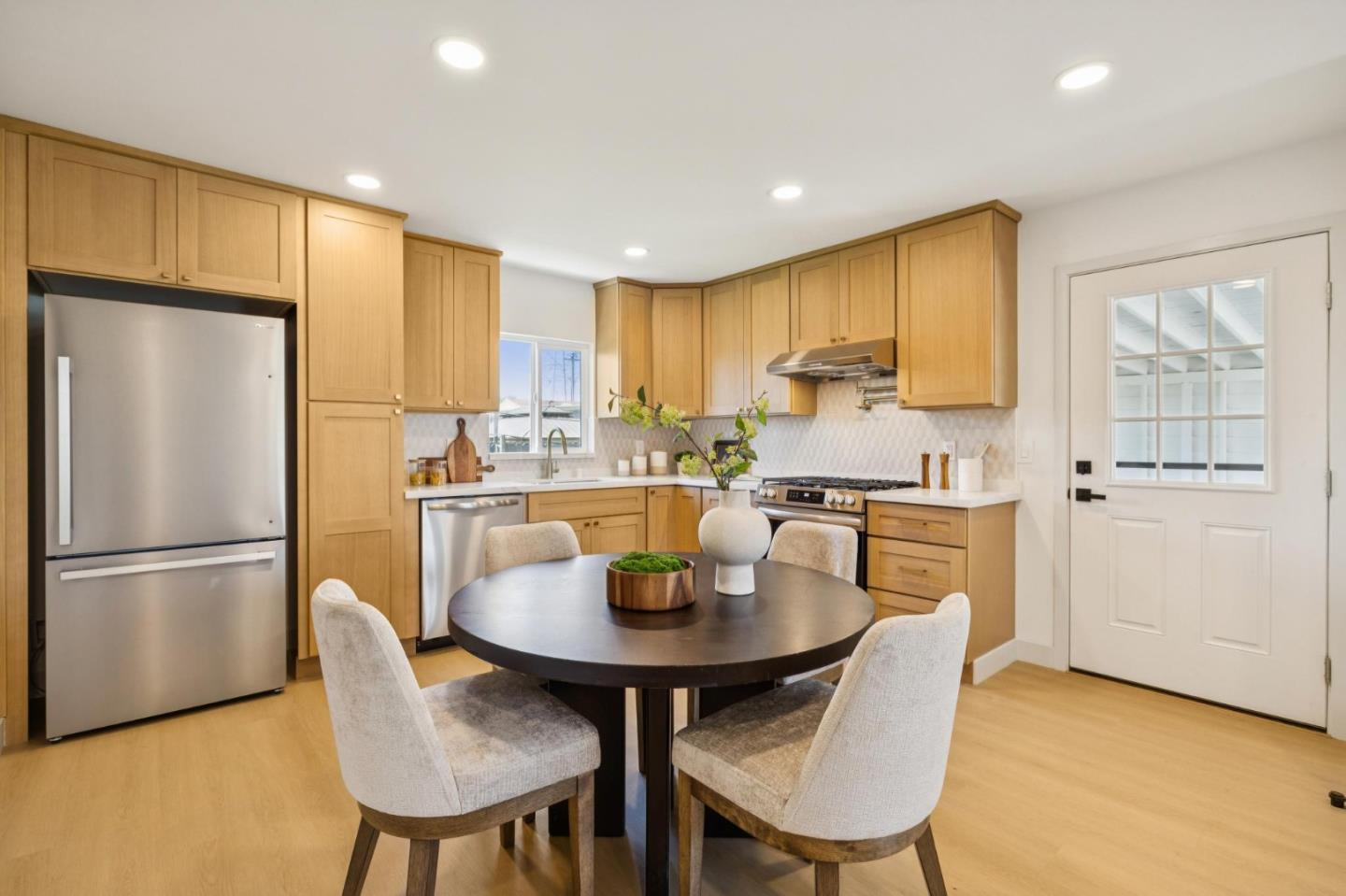 Detail Gallery Image 11 of 32 For 5 Olive Ct, San Mateo,  CA 94401 - 3 Beds | 2 Baths
