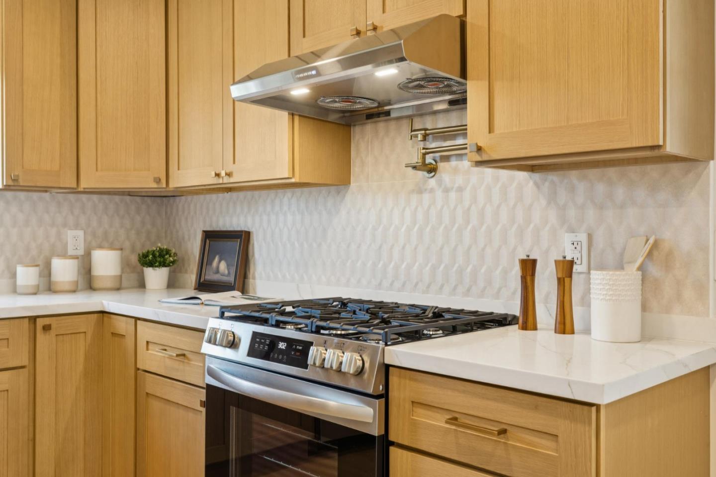 Detail Gallery Image 12 of 32 For 5 Olive Ct, San Mateo,  CA 94401 - 3 Beds | 2 Baths