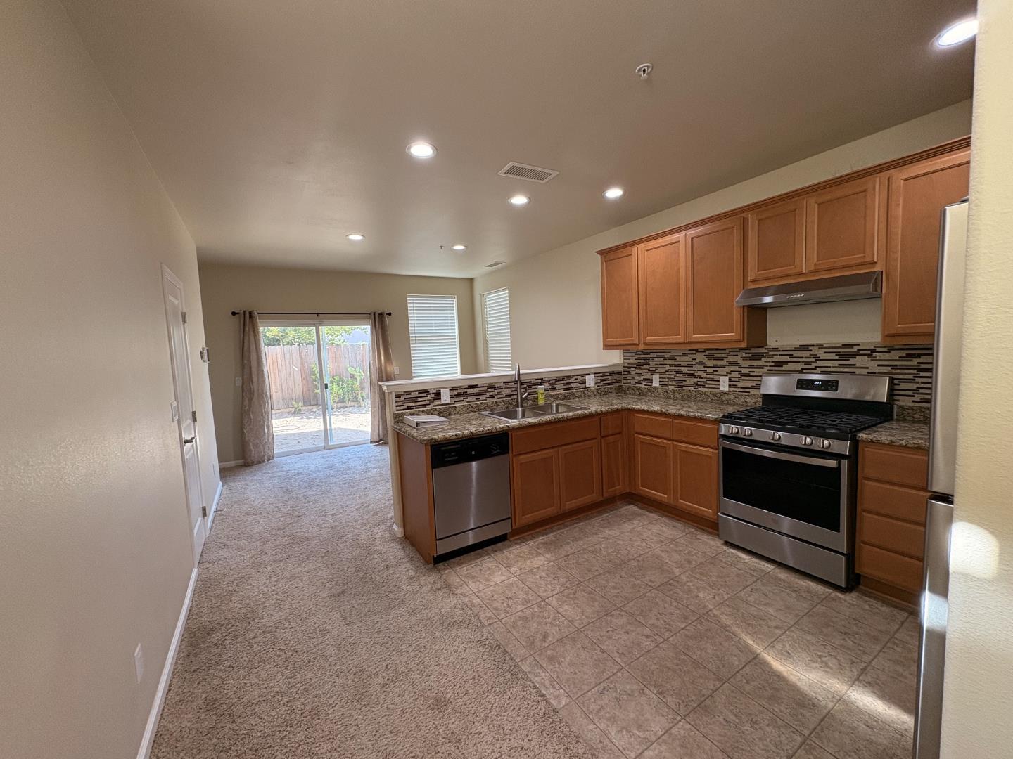 Detail Gallery Image 9 of 21 For 1288 Sycamore St, Greenfield,  CA 93927 - 3 Beds | 2/1 Baths