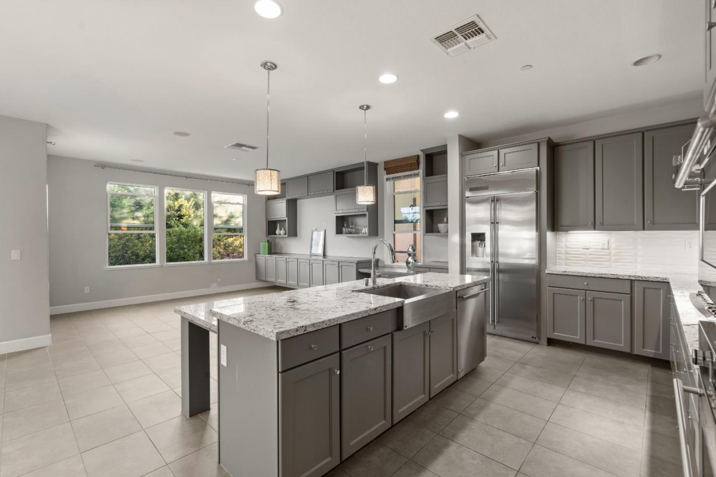 Detail Gallery Image 10 of 73 For 2006 Jubilee Dr, Hayward,  CA 94541 - 4 Beds | 4 Baths
