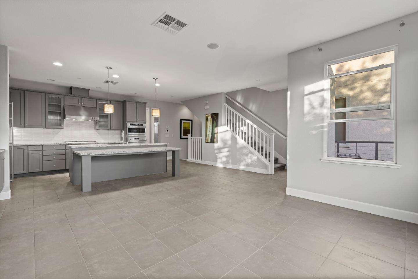 Detail Gallery Image 15 of 73 For 2006 Jubilee Dr, Hayward,  CA 94541 - 4 Beds | 4 Baths