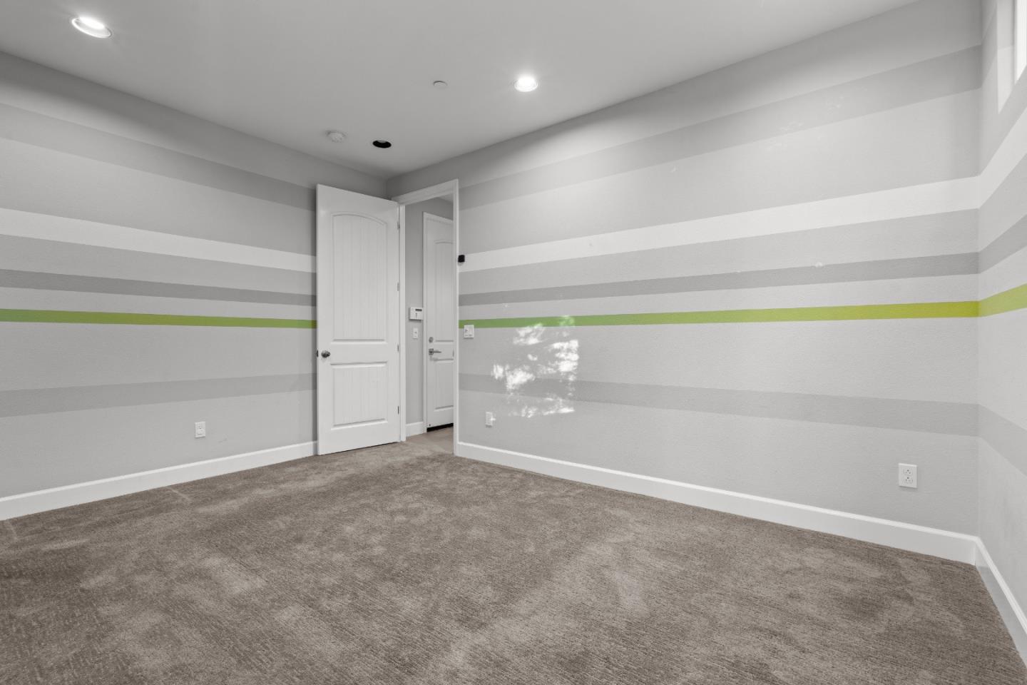 Detail Gallery Image 23 of 73 For 2006 Jubilee Dr, Hayward,  CA 94541 - 4 Beds | 4 Baths