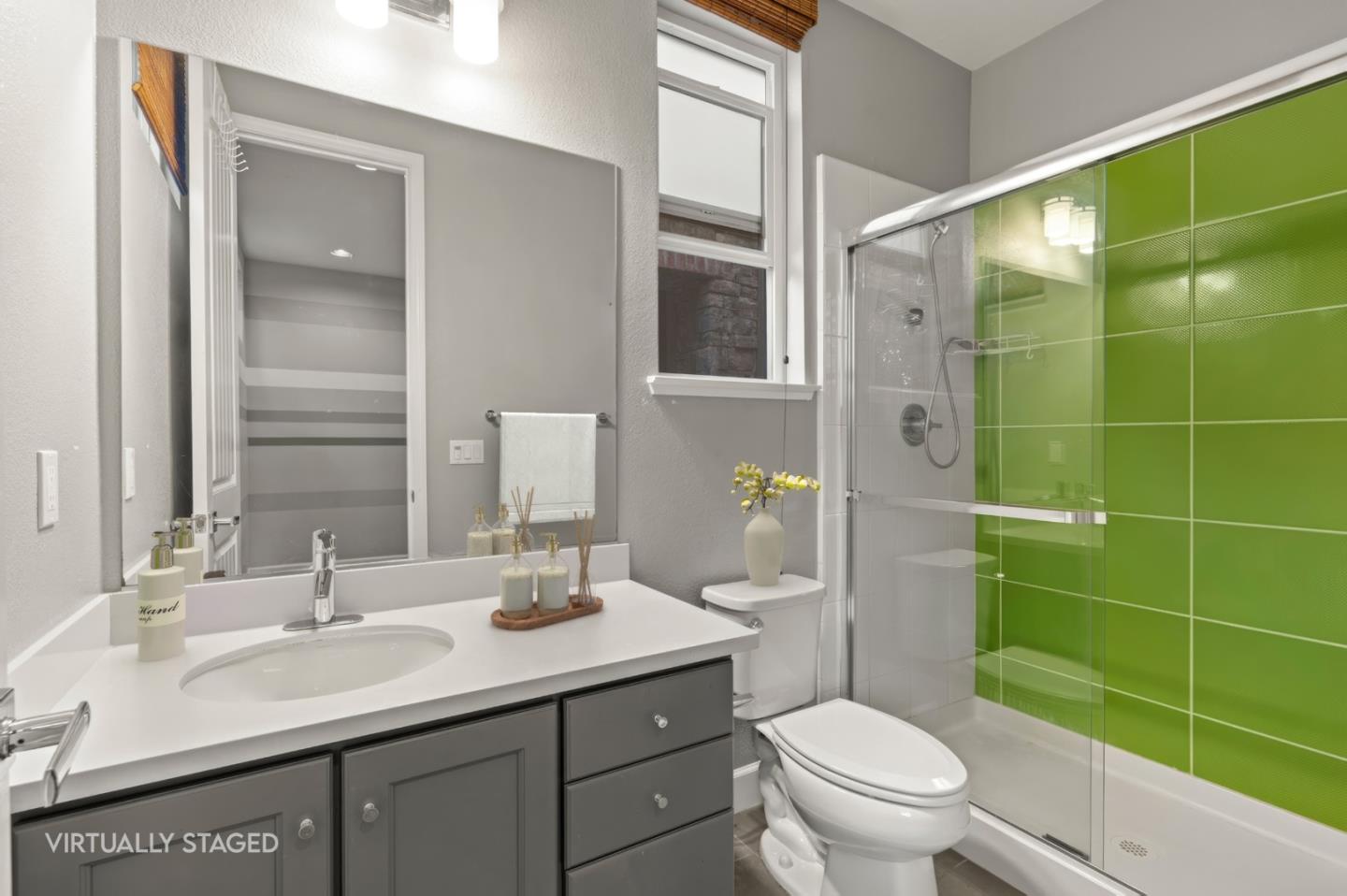 Detail Gallery Image 24 of 73 For 2006 Jubilee Dr, Hayward,  CA 94541 - 4 Beds | 4 Baths