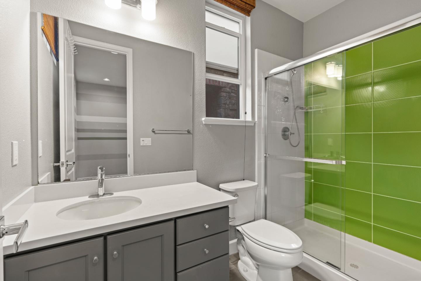 Detail Gallery Image 25 of 73 For 2006 Jubilee Dr, Hayward,  CA 94541 - 4 Beds | 4 Baths