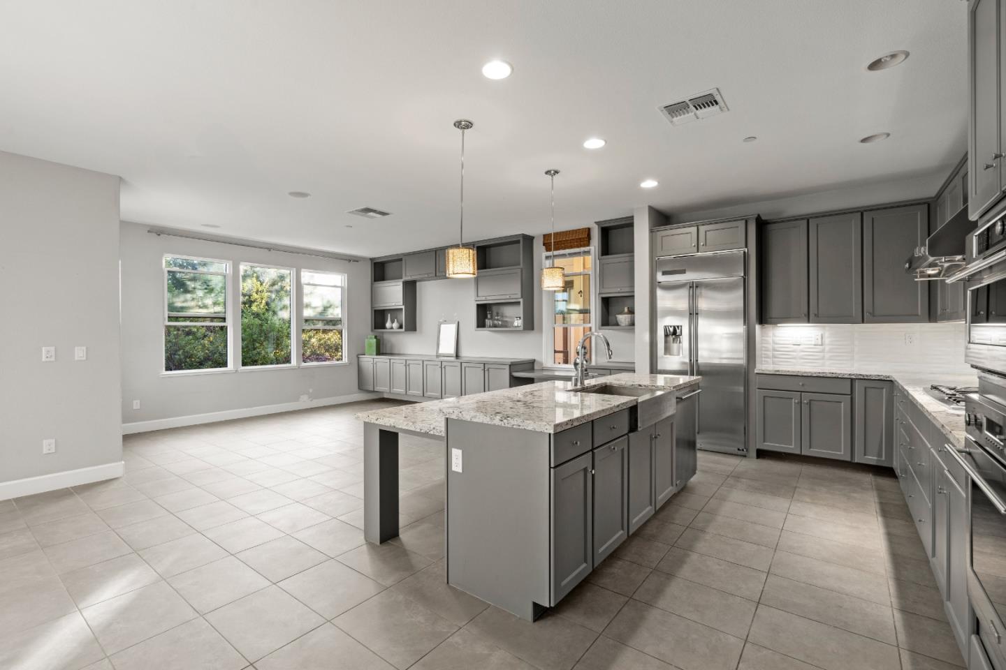 Detail Gallery Image 5 of 73 For 2006 Jubilee Dr, Hayward,  CA 94541 - 4 Beds | 4 Baths