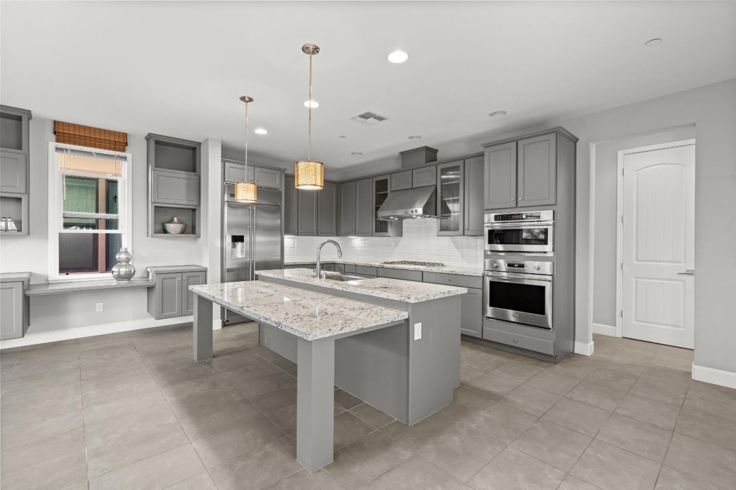 Detail Gallery Image 7 of 73 For 2006 Jubilee Dr, Hayward,  CA 94541 - 4 Beds | 4 Baths
