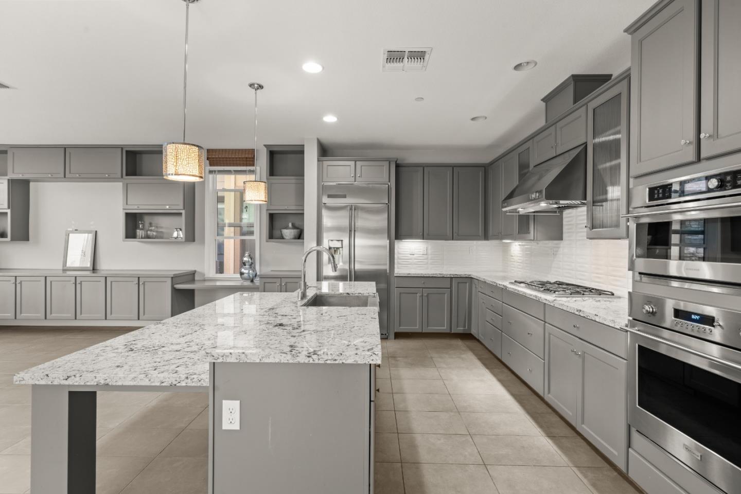 Detail Gallery Image 9 of 73 For 2006 Jubilee Dr, Hayward,  CA 94541 - 4 Beds | 4 Baths