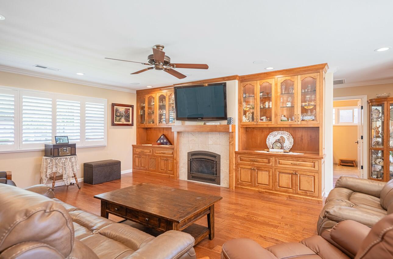 Detail Gallery Image 10 of 44 For 106 San Juan Dr, Salinas,  CA 93901 - 3 Beds | 2 Baths
