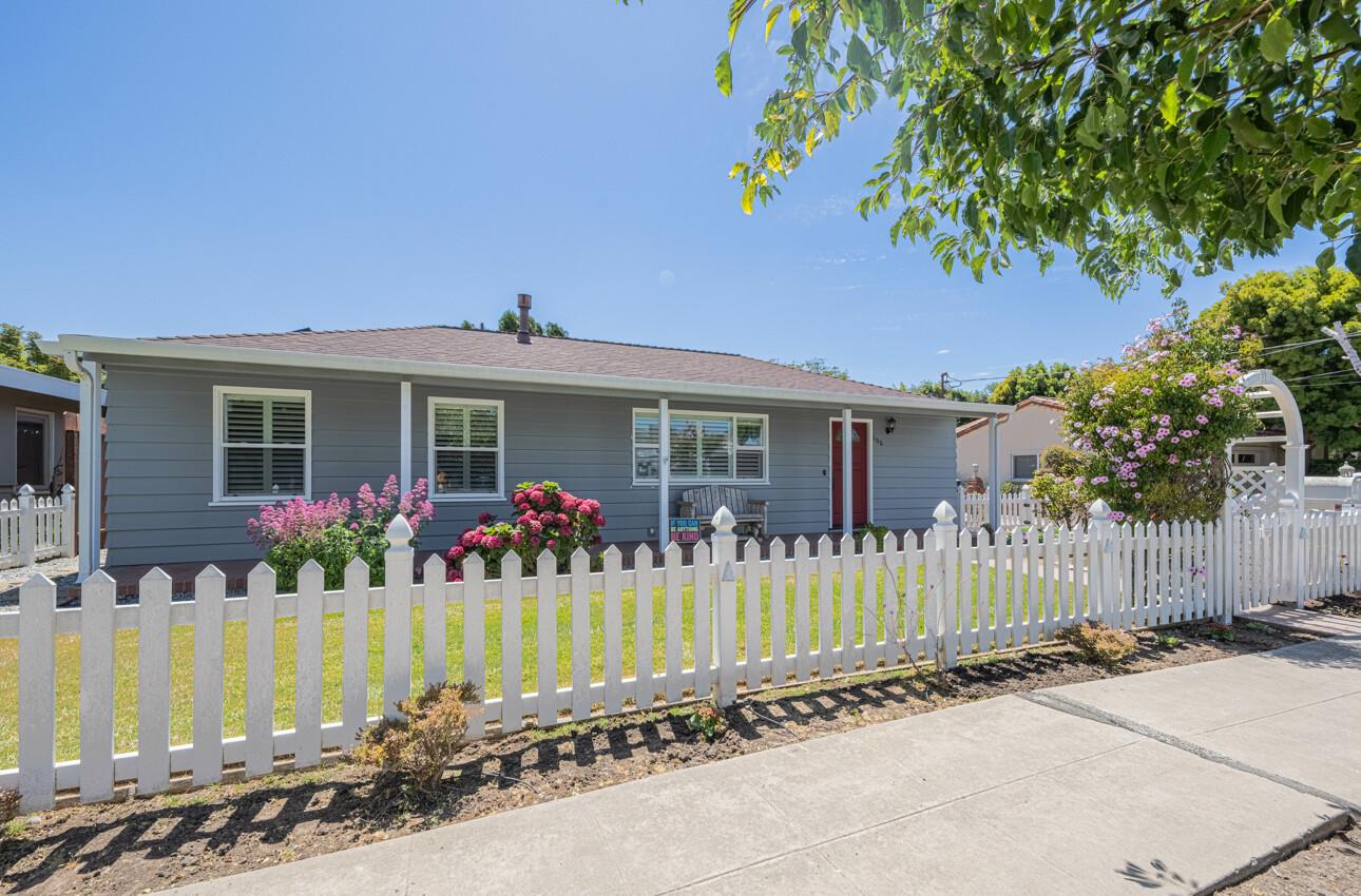 Detail Gallery Image 3 of 44 For 106 San Juan Dr, Salinas,  CA 93901 - 3 Beds | 2 Baths